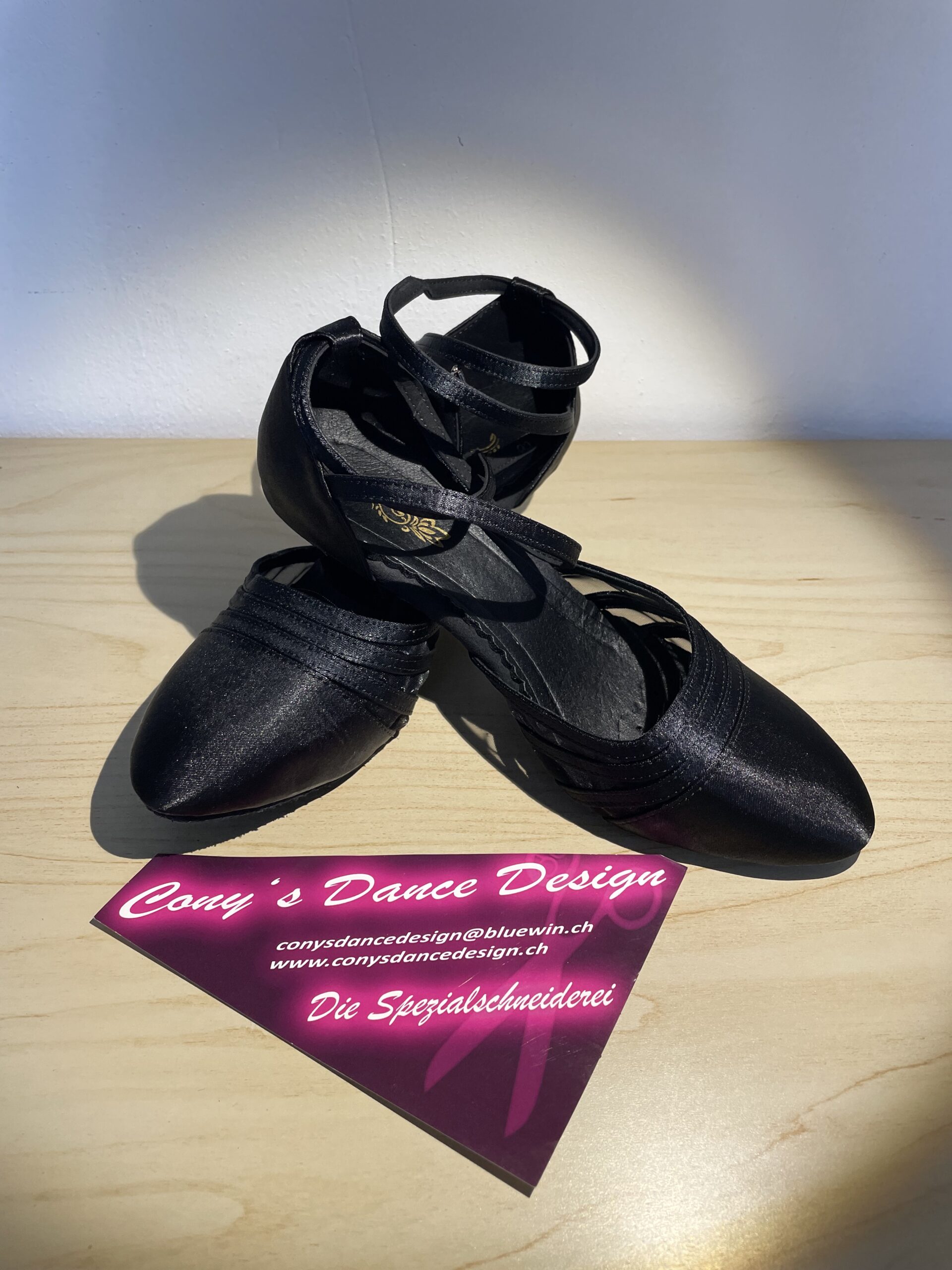 Tanzschuh geschlossen kleiner Absatz Cony's Dance Design